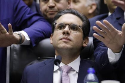 Motta defende debate para CNH mais barata; governo propõe fim da autoescola obrigatória