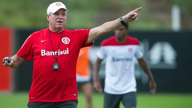 Inter age rápido, e contrata Abel Braga
