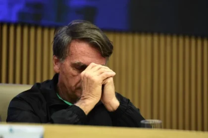 STF decide nesta segunda se mantém prisão de Bolsonaro Julgamento ocorre em sessão extraordinária do plenário virtual ao longo segunda-feira