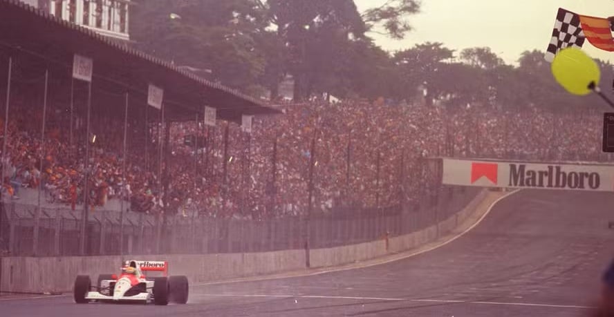 Ayrton Senna em sua primeira vitória no GP de São Paulo