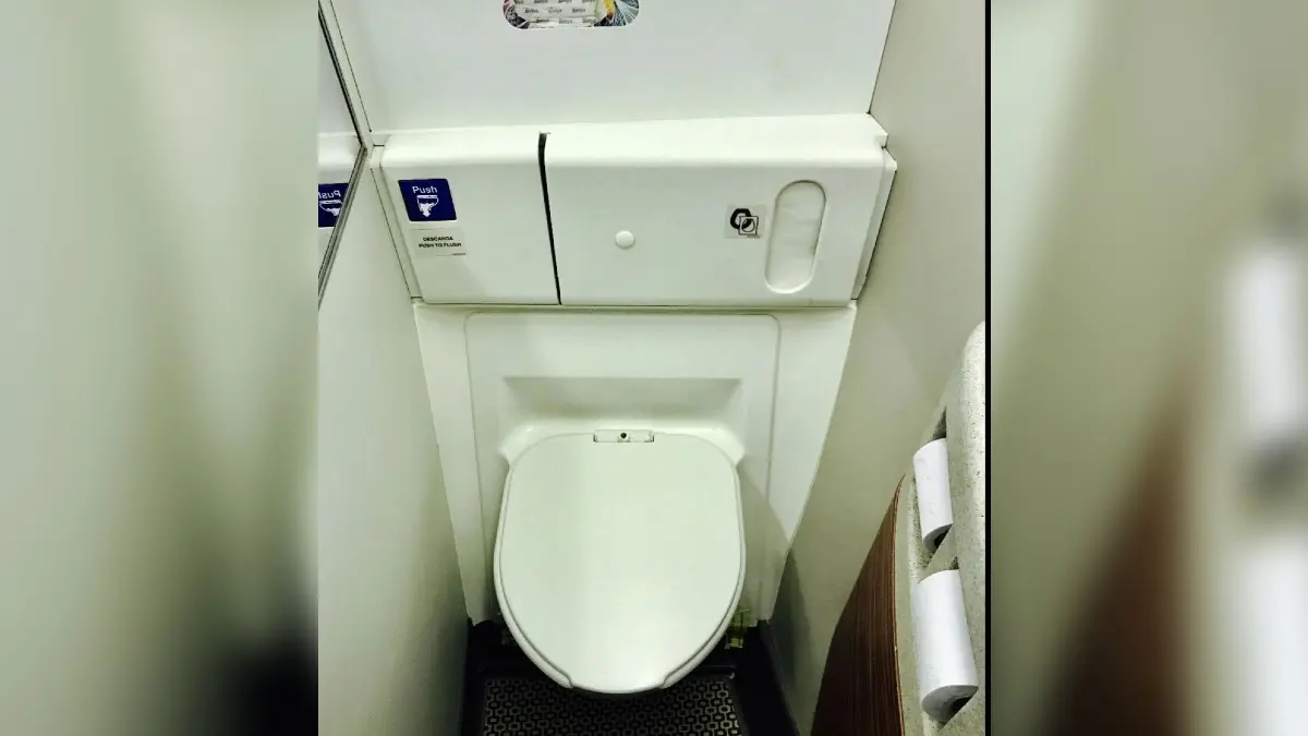 'Premium': Latam restringe banheiro dianteiro para passageiros da primeira classe