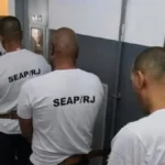 Sete presos suspeitos de liderarem Comando Vermelho no RJ são transferidos para presídios federais