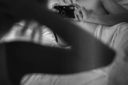 Juíza de Goiânia condena homem por divulgar vídeos íntimos da ex que tiveram 1,3 mil acessos