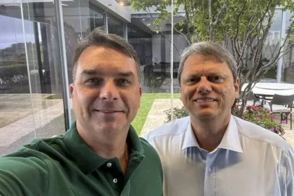 Centrão mantém preferência por Tarcísio, e ala vê possibilidade de Flávio não manter candidatura