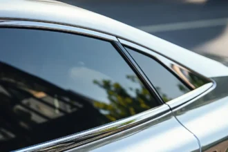 Condução em baixa velocidade e insufilm não justificam abordagem policial, diz TJGO