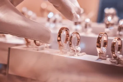 Adolescente é apreendido suspeito de furtar mais de 2 mil peças de joias em shopping de Rio Verde