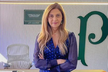 Leila rebate proposta do Flamengo sobre gramado sintético