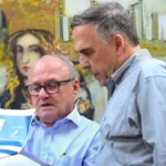 Imagem mostra secretário de finanças apresentando indicadores ao prefeito Sandro Mabel