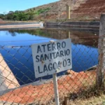 Piscina de chorume do Aterro Sanitário (Foto: Alex Malheiros)