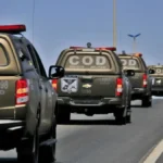 Imagem mostra viaturas do COD durante deslocamento em comboio