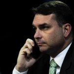 Flávio chora, acena a Nikolas e propõe fim da reeleição em reunião com congressistas do PL Senador protocolado PEC acabar com a reeleição