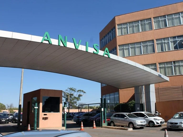 Anvisa determina recolhimento de produtos alimentícios por irregularidades; saiba quais suplementos, energéticos e mix instantâneo de frutas