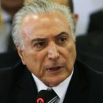 Temer cita escola de samba que o retratou como vampiro, fala em bajulação na Sapucaí e alfineta Lula