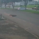 Entregador por aplicativo é arremessado após ser atingido por carro no Parque das Flores, em Goiânia