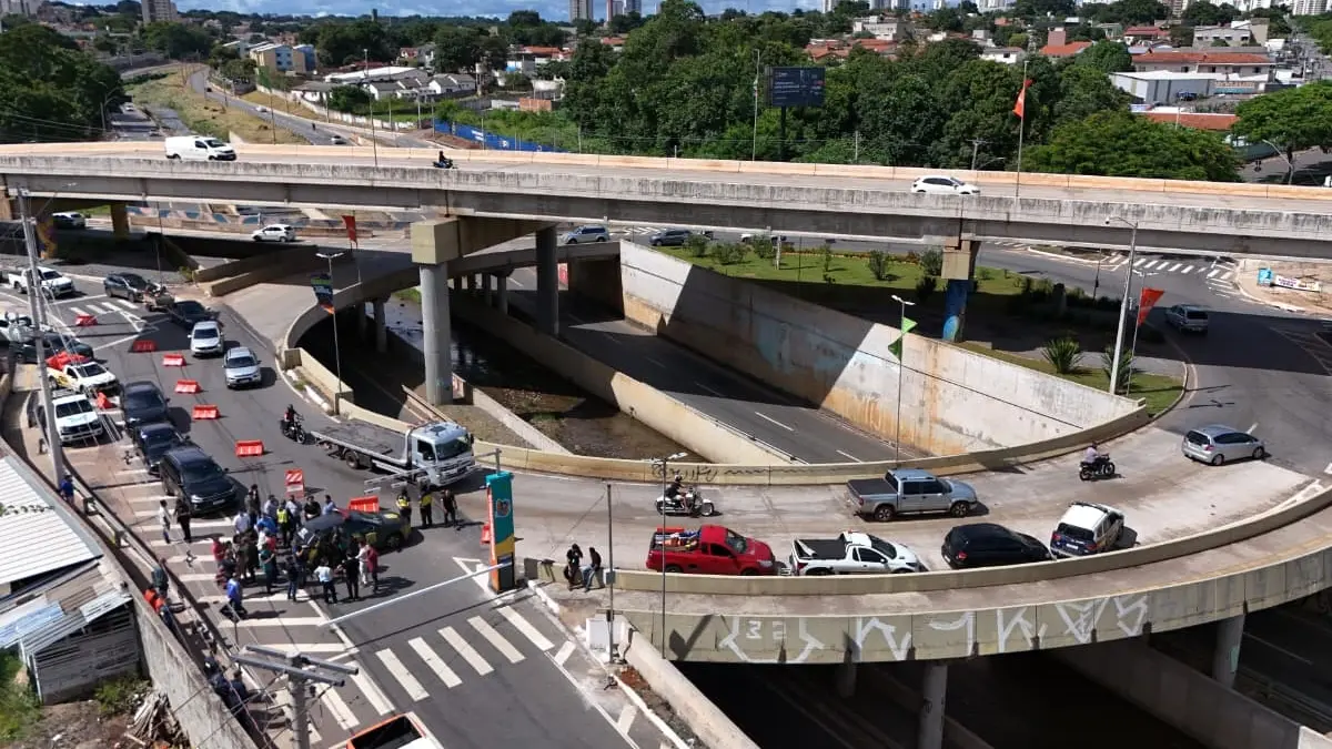 Complexo Jamel Cecílio recebe totens que fecham cancelas automaticamente em caso de alagamento
