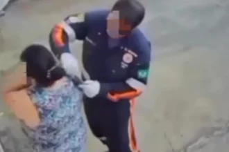 Vítima sendo atendida pelo Samu - (Foto: reprodução)