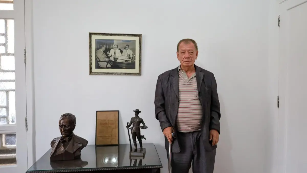 Luiz Carlos Teixeira Bahia, guia do Museu Pedro Ludovico e neto do fundador de Goiânia - (Foto: Thiago Silva/ Secult Goiás)