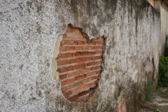 Empresa deve indenizar família após obra destruir a casa em que viviam, em Valparaíso