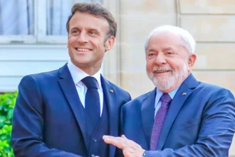Macron pede reunião com Lula, e encontro pode acontecer na Índia