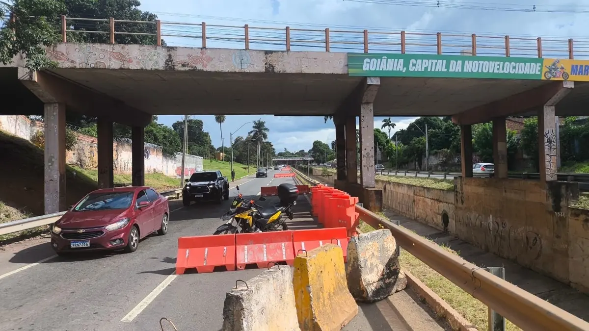 Obra emergencial atua para conter erosão na Marginal Botafogo