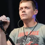 Morre Brad Arnold, vocalista do 3 Doors Down, aos 47 anos
