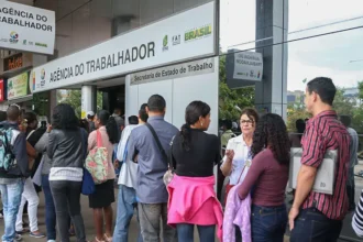 Desemprego fecha 2025 com menor média anual da série em 19 estados e no DF, diz IBGE Brasil também mostrou mínima no ano passado (5,6%)