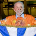 Dirigente de escola de samba pró-Lula foi recebido no Planalto meses antes do desfile