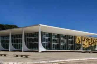 STF derruba lei que criou Programa Escola Sem Partido no Paraná